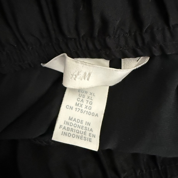 H & M  Black drawstrings casual pants with pockets - Picture 8 of 9